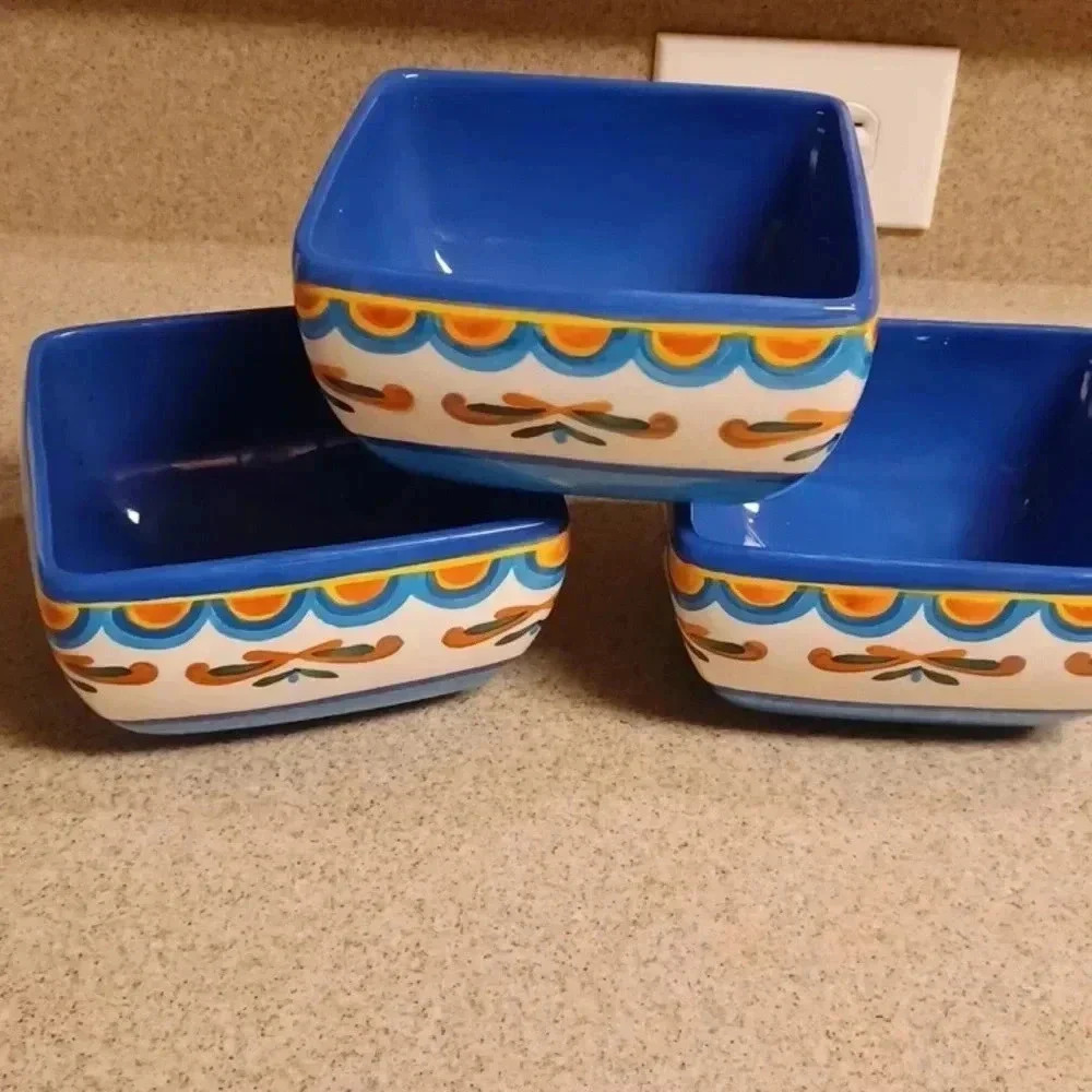 3 dishes for decoration or to serve food